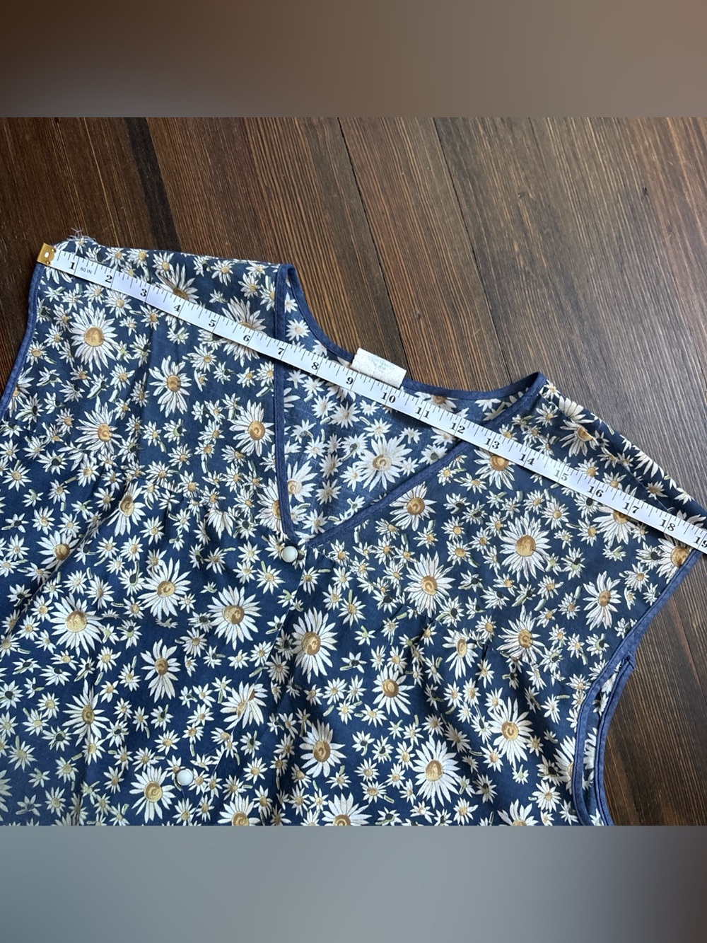 Vintage “Artistic Creation” Floral Snap Front Artist Smock - Picture 9 of 10